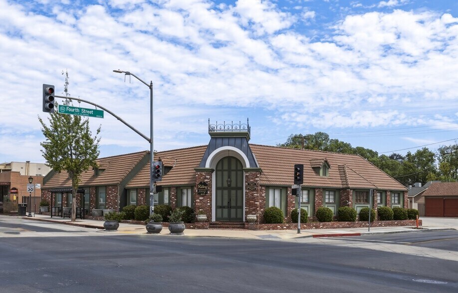 400-406 N Maclay Ave, San Fernando, CA à vendre - Photo de l’immeuble – Image 1 sur 4