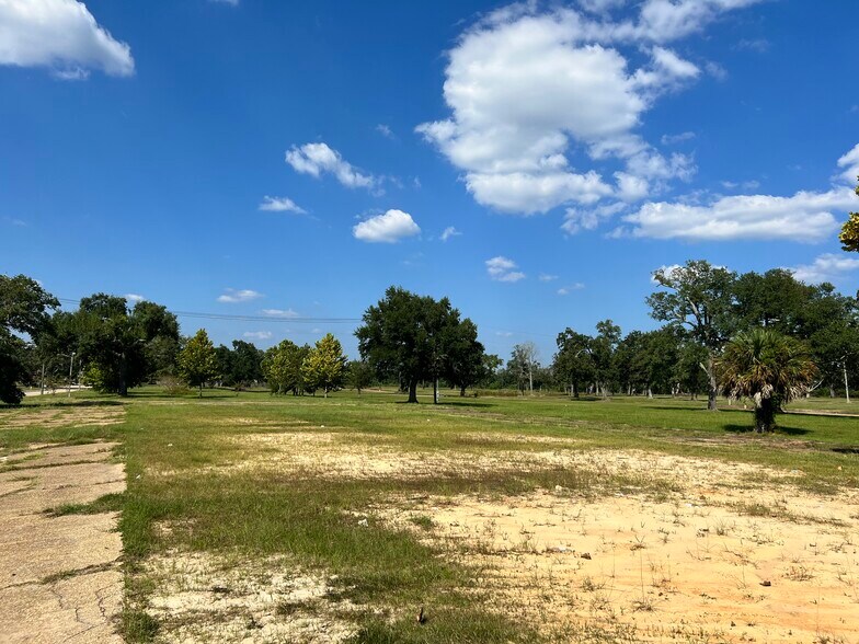 100 Brady Dr, Biloxi, MS à vendre - Photo de l’immeuble – Image 3 sur 15