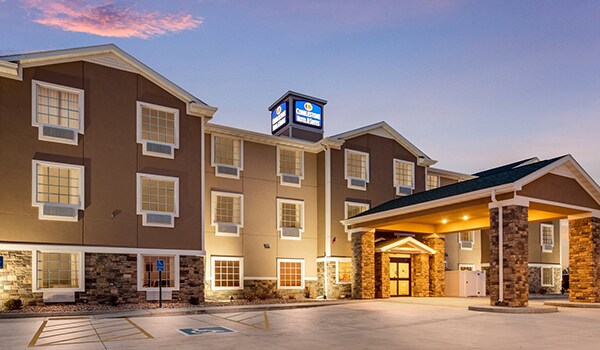 805 York Dr, Cozad, NE à vendre Photo principale– Image 1 sur 13