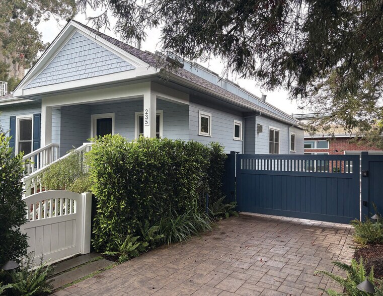 235 Alma St, Palo Alto, CA à vendre - Photo de l’immeuble – Image 1 sur 7