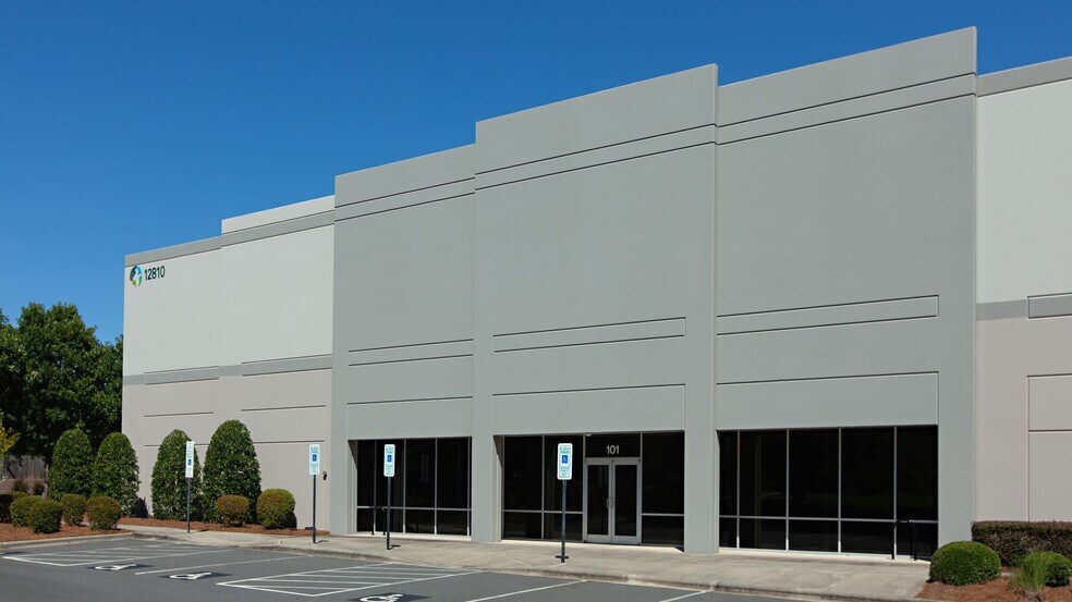 12810 Virkler Dr, Charlotte, NC à louer - Photo de l’immeuble – Image 2 sur 3