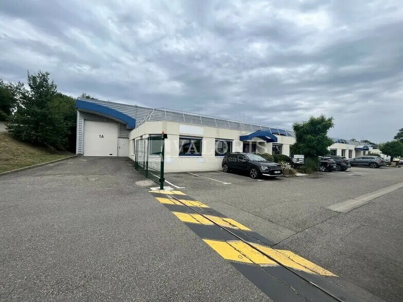 5 Chemin Du Favier, Saint-Genis-Laval à louer - Photo de l’immeuble – Image 1 sur 16