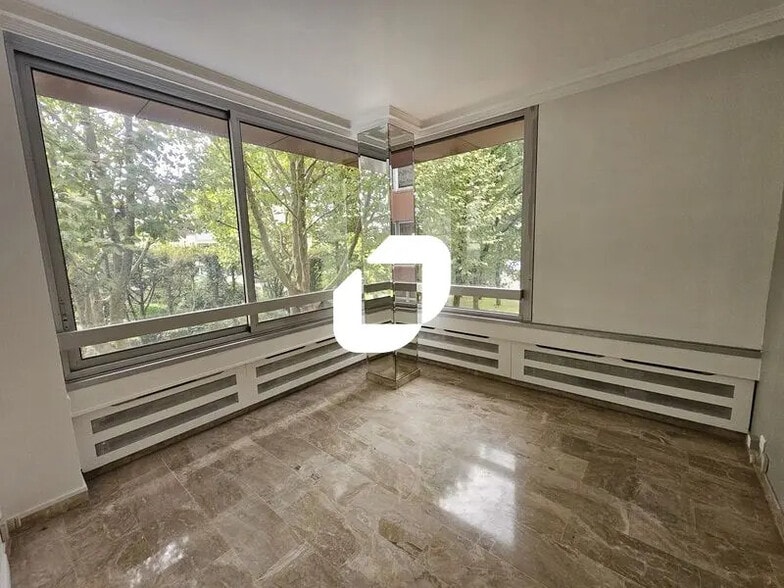 Bureau dans Le Chesnay-Rocquencourt à louer - Photo intérieure – Image 2 sur 7