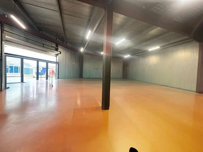 Plus de détails pour Local commercial à louer