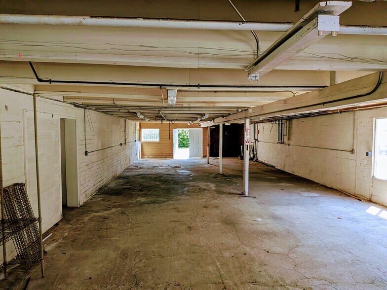 124 N Catalina Ave, Redondo Beach, CA à louer - Photo intérieure – Image 3 sur 4
