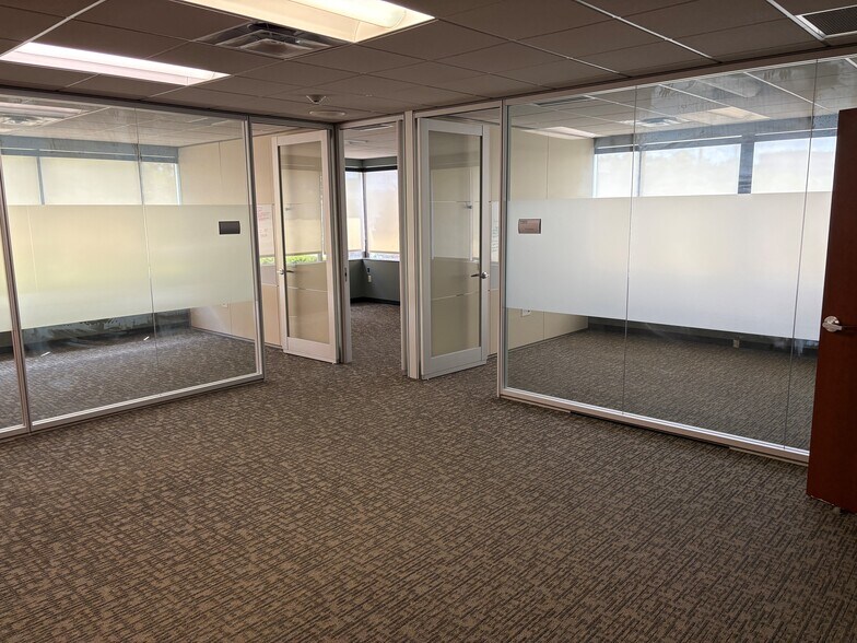 8650 College Blvd, Overland Park, KS à louer - Photo de l’immeuble – Image 3 sur 8