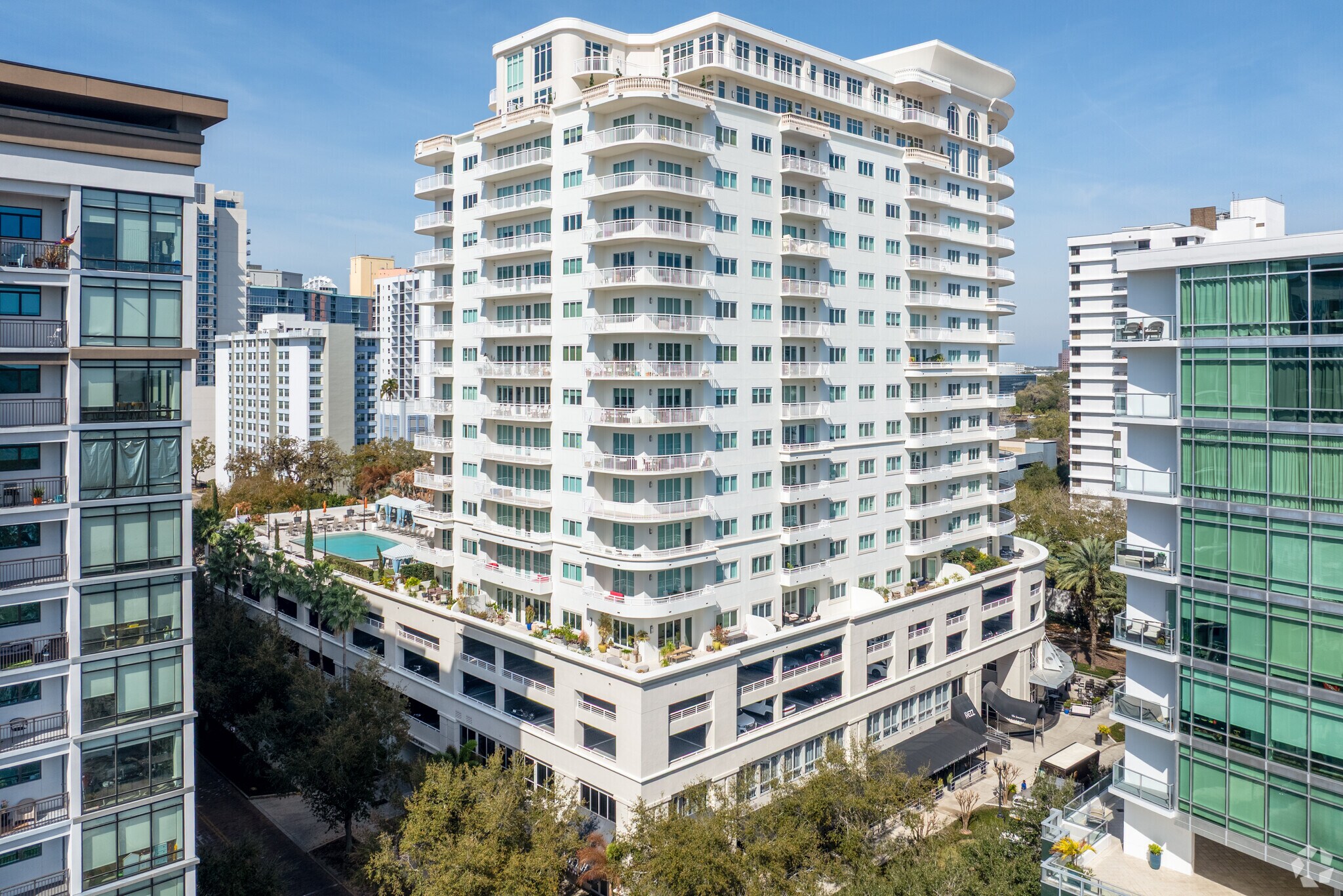 100 S Eola Dr, Orlando, FL à louer Photo de l’immeuble– Image 1 sur 20