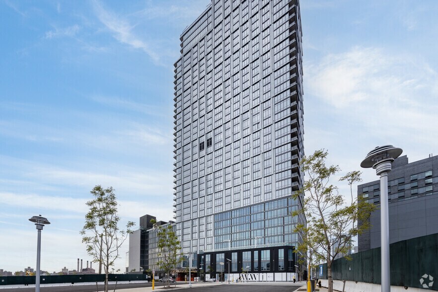 60 Wharf Dr, Brooklyn, NY à louer - Photo de l’immeuble – Image 2 sur 68