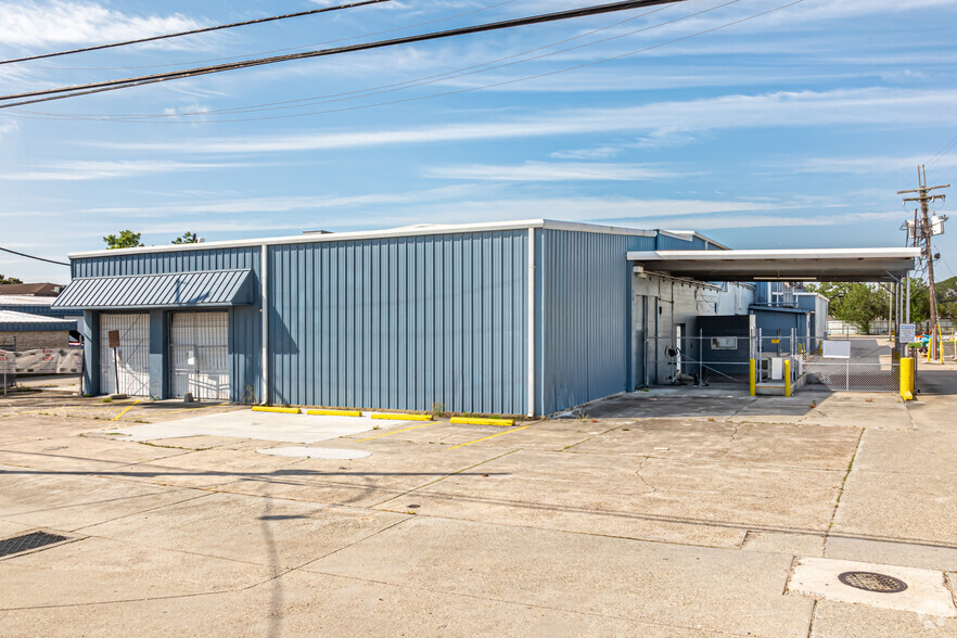 Value-Add Industrial | Income-Generating portefeuille de 3 biens à vendre sur LoopNet.fr - Photo de l’immeuble – Image 3 sur 16