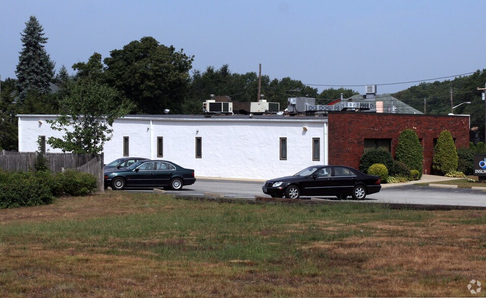 292 Waterman Ave, Smithfield, RI à louer - Photo principale – Image 1 sur 17