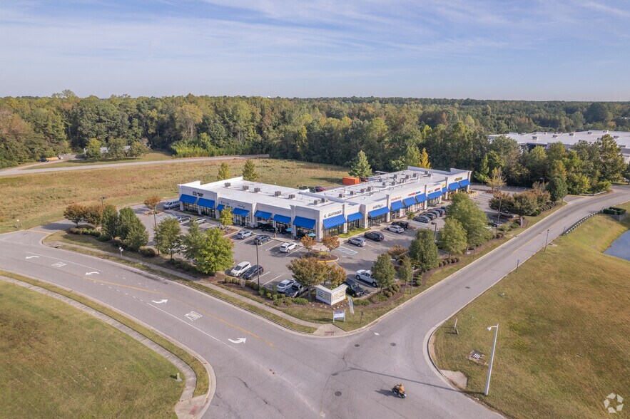 2125 Starmount Pky, Chesapeake, VA à louer - Photo de l’immeuble – Image 3 sur 5