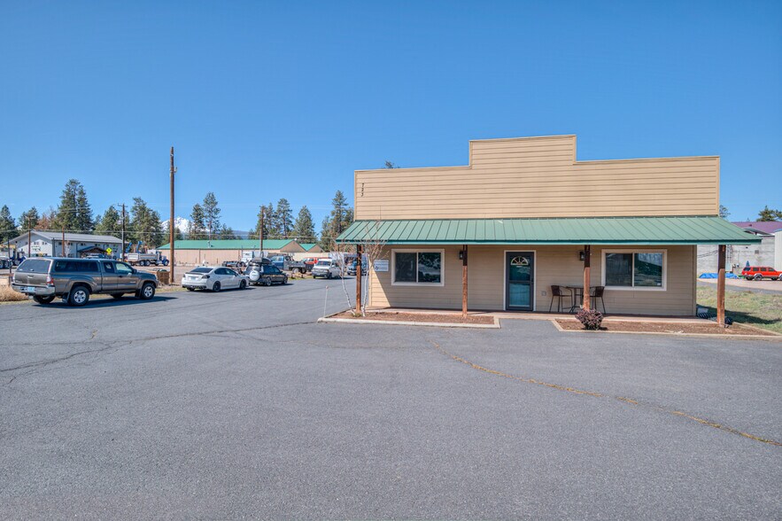 723 N Curtis Ct, Sisters, OR à vendre - Photo de l’immeuble – Image 3 sur 36