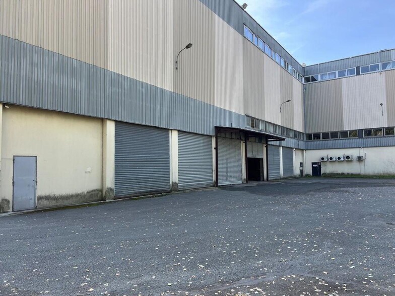 Industriel/Logistique dans Garges-lès-Gonesse à louer - Photo de l’immeuble – Image 3 sur 8
