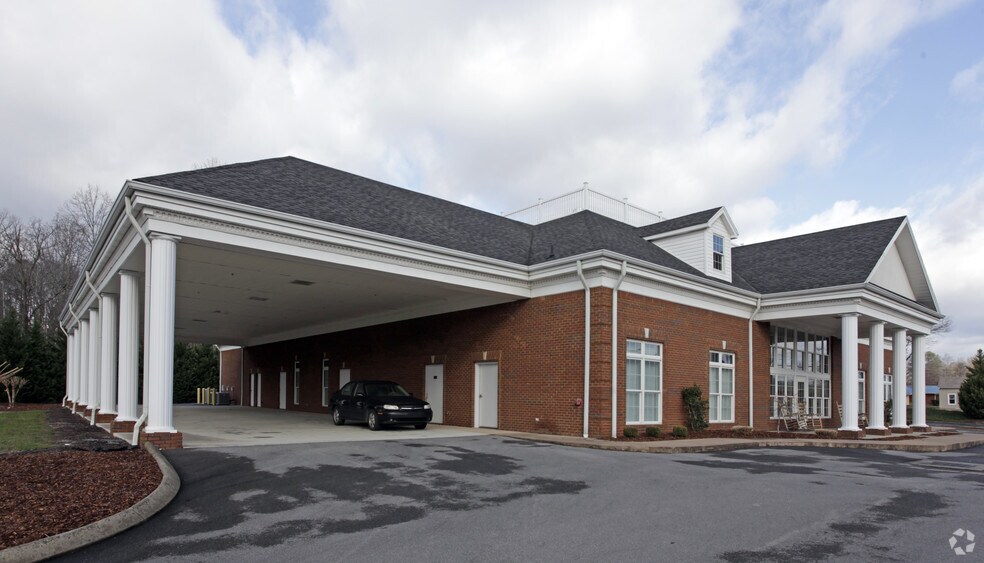 300 N Tennessee Ave, Etowah, TN à vendre - Photo de l’immeuble – Image 1 sur 33