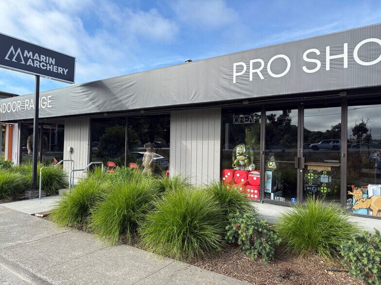 3815 Redwood Hwy, San Rafael, CA à vendre - Photo de l’immeuble – Image 2 sur 8