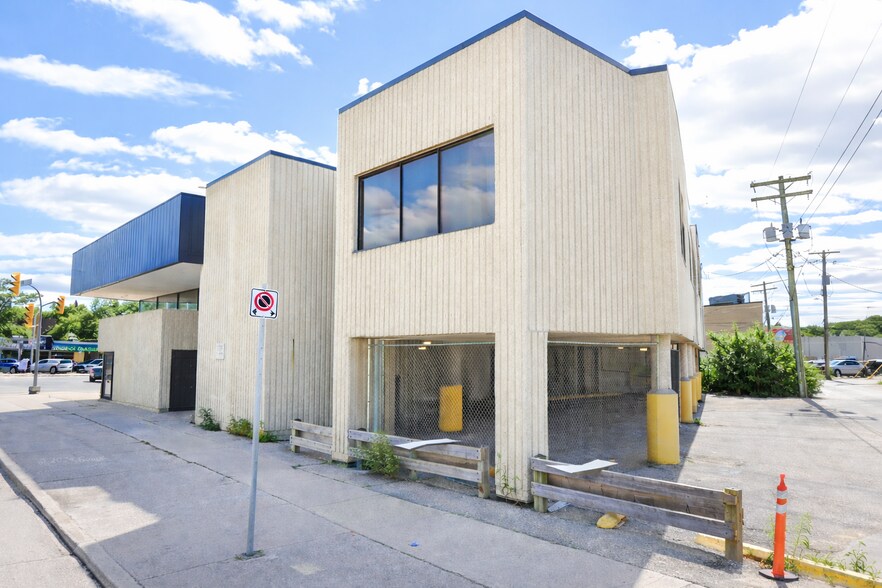 885 Portage Av, Winnipeg, MB à vendre - Photo de l’immeuble – Image 3 sur 7