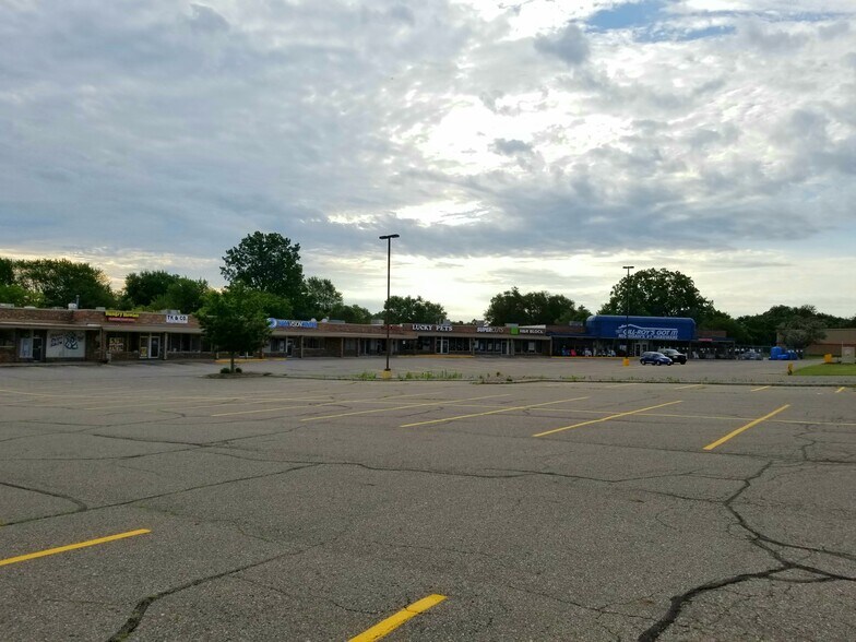 8751-8789 Monroe Rd, Durand, MI à louer - Photo de l’immeuble – Image 2 sur 15