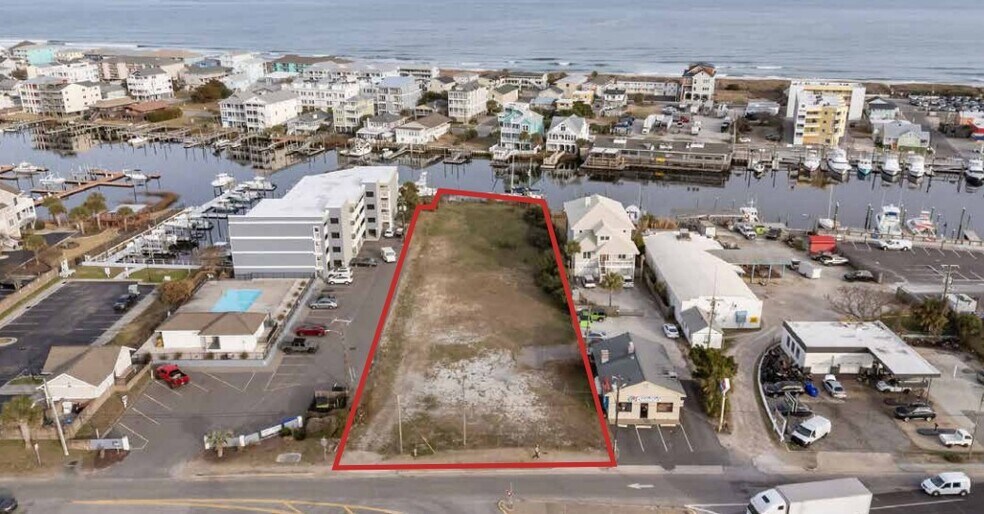 402 N Lake Park Blvd, Carolina Beach, NC à vendre - Photo principale – Image 1 sur 10