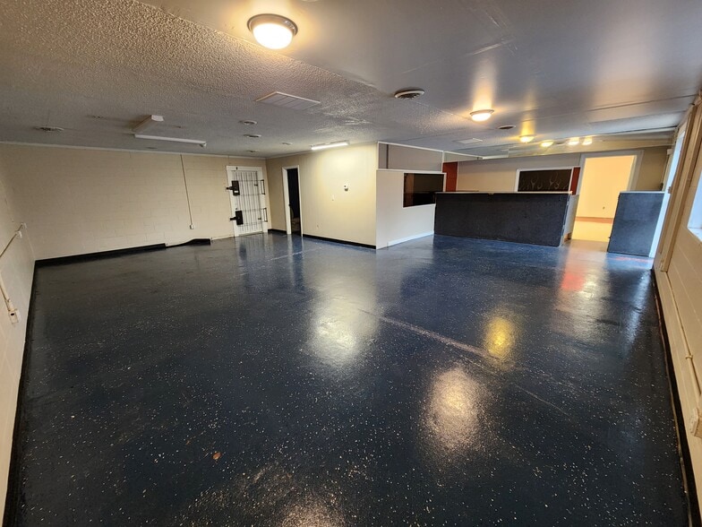 2439 County Dr, Petersburg, VA à louer - Photo intérieure – Image 2 sur 4