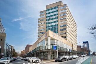 Plus de détails pour 97-77 Queens Blvd, Rego Park, NY - Local commercial à louer