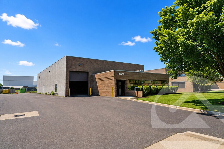 36715 Metro Ct, Sterling Heights, MI à louer - Photo principale – Image 1 sur 1