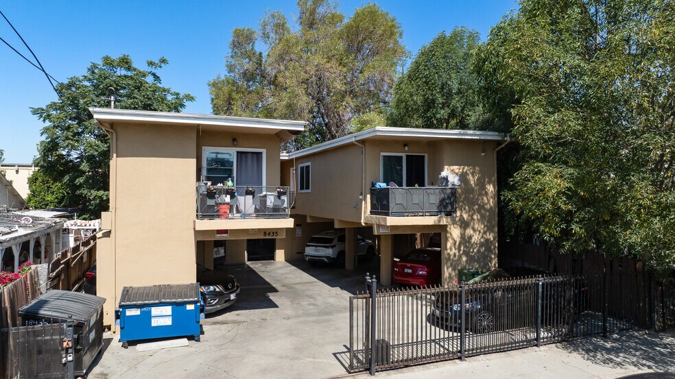 8435 Willis Ave, Panorama City, CA à vendre - Photo de l’immeuble – Image 1 sur 19