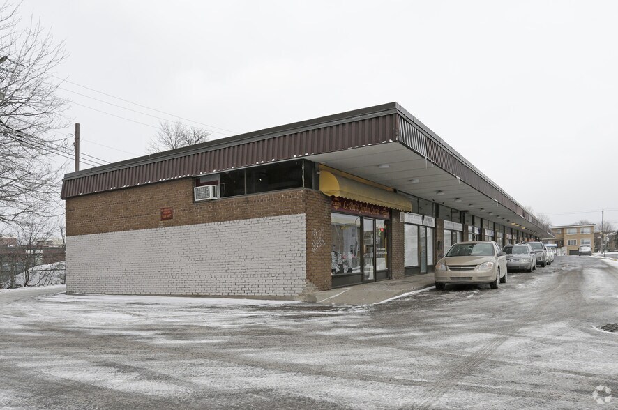 5753-5781 Av Caldwell, Montréal, QC à louer - Photo de l’immeuble – Image 2 sur 2