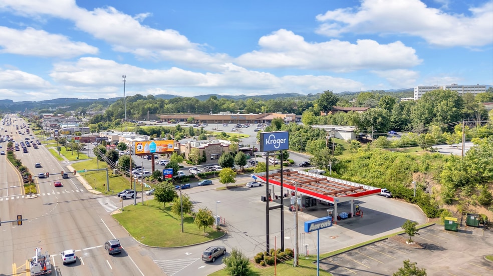 1800 E Stone Dr, Kingsport, TN à vendre - Photo principale – Image 1 sur 9