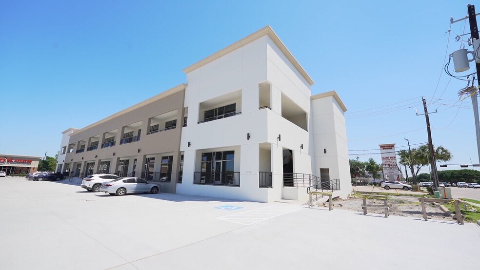 11754 Bellaire Blvd, Houston, TX à louer - Photo de l’immeuble – Image 3 sur 5
