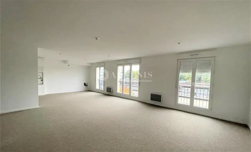 Bureau dans Joinville-le-Pont à louer - Photo de l’immeuble – Image 3 sur 5