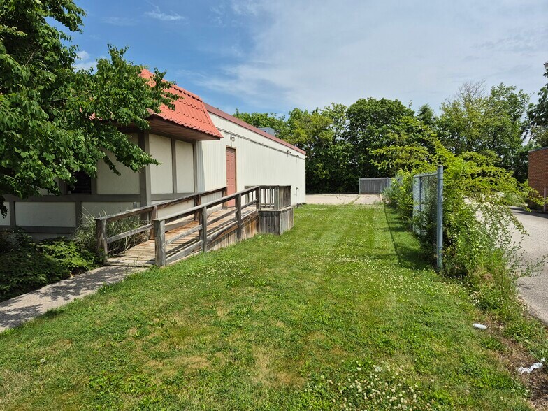 380 Lyndoch St, Corunna, ON à vendre - Photo de l’immeuble – Image 3 sur 10
