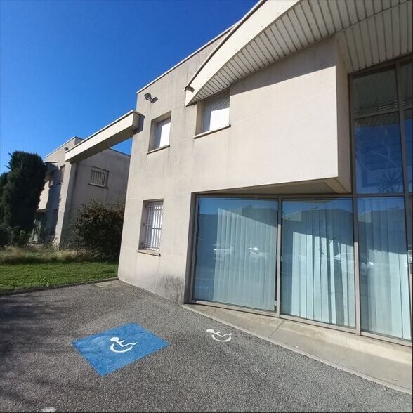 Local d'activités dans Valence à vendre - Photo de l’immeuble – Image 2 sur 5