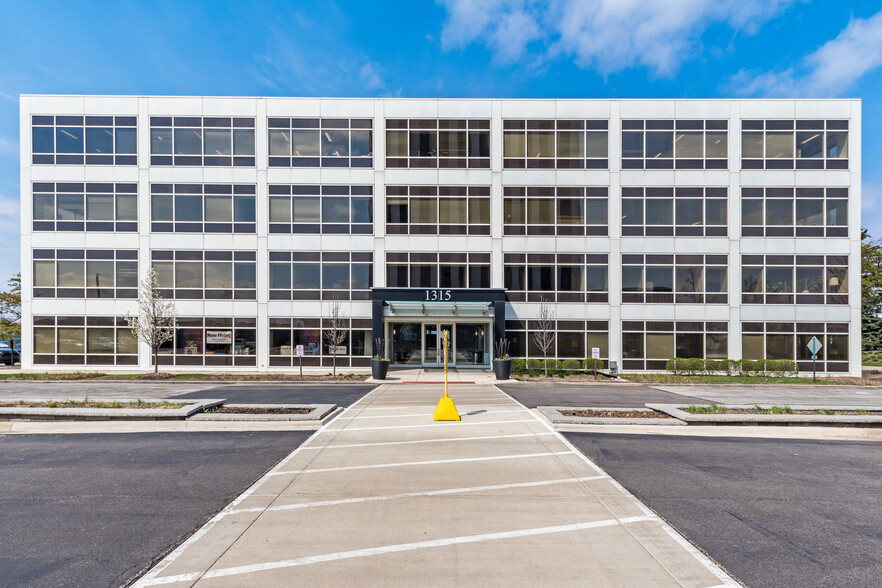 1315 W 22nd St, Oak Brook, IL à louer - Photo de l’immeuble – Image 3 sur 11