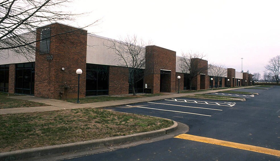 3600 Chamberlain Ln, Louisville, KY à louer - Photo de l’immeuble – Image 3 sur 22