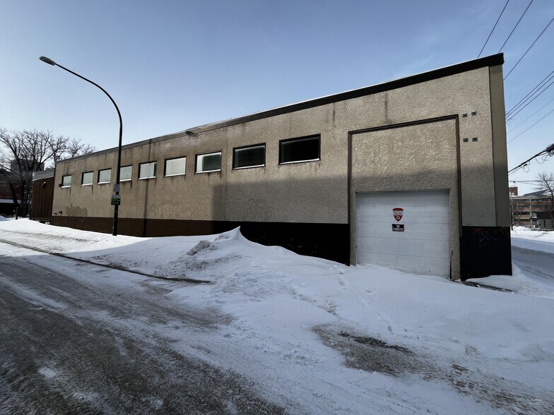 323 Edwin St, Winnipeg, MB à louer - Photo de l’immeuble – Image 2 sur 2