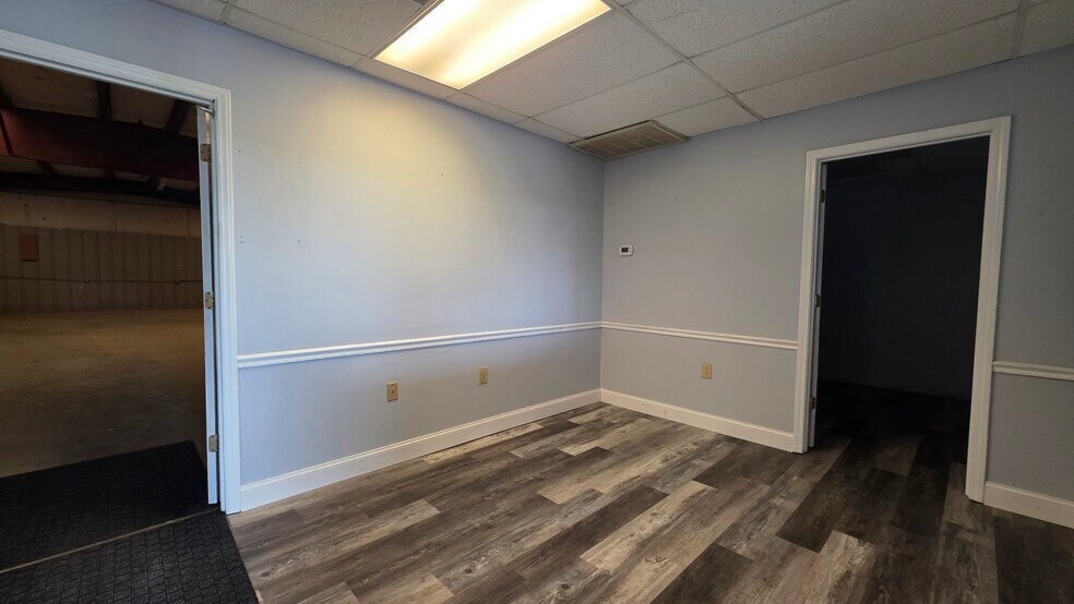 1728 Old Gray Station Rd, Johnson City, TN à louer - Photo de l’immeuble – Image 3 sur 6