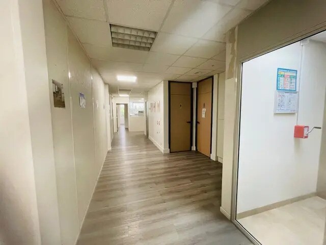 Bureau dans Saint-Thibault-des-Vignes à vendre - Photo intérieure – Image 3 sur 10