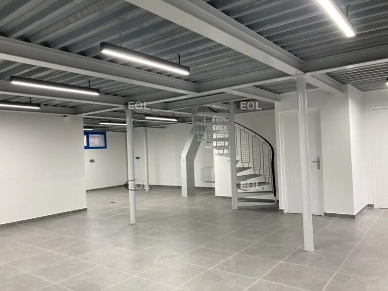 Local d’activités dans Choisy-le-Roi à louer - Photo de l’immeuble – Image 2 sur 7