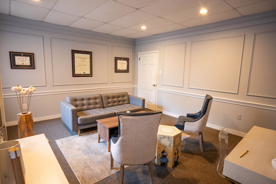 1062 E Lancaster Ave, Bryn Mawr, PA à louer - Photo intérieure – Image 2 sur 20