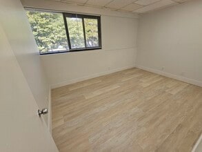 501 Golden Isles Dr, Hallandale Beach, FL à louer Photo intérieure– Image 2 sur 2