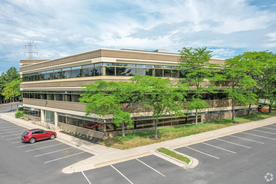 555 Grove St, Herndon, VA à louer - Photo de l’immeuble – Image 2 sur 6