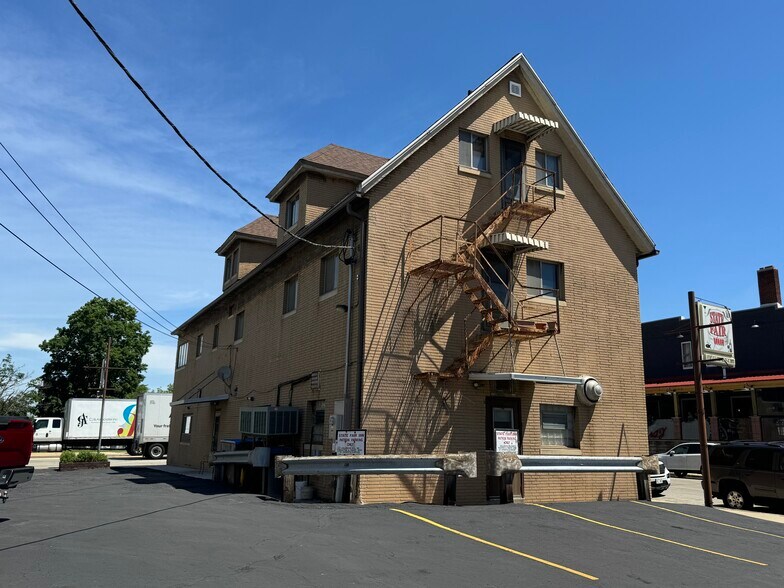 8101 W Greenfield, Milwaukee, WI à vendre - Photo de l’immeuble – Image 2 sur 6