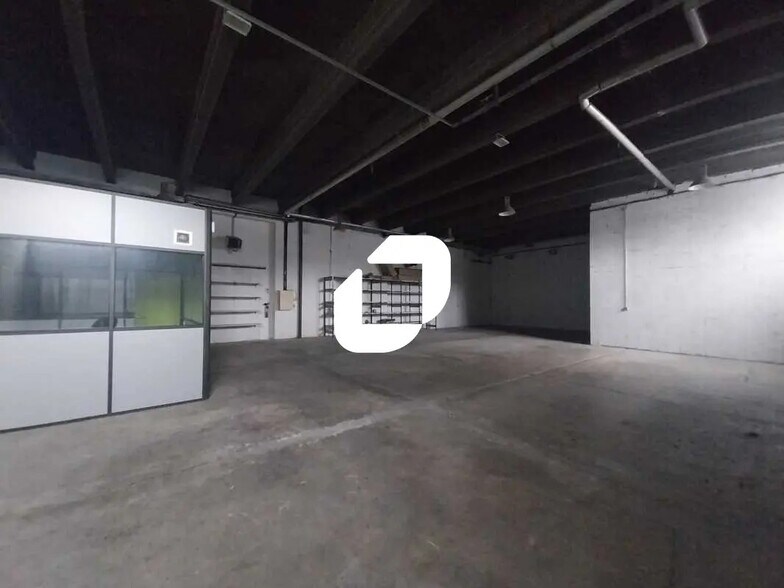 Bureau dans Bourgoin-Jallieu à louer - Photo de l’immeuble – Image 3 sur 16