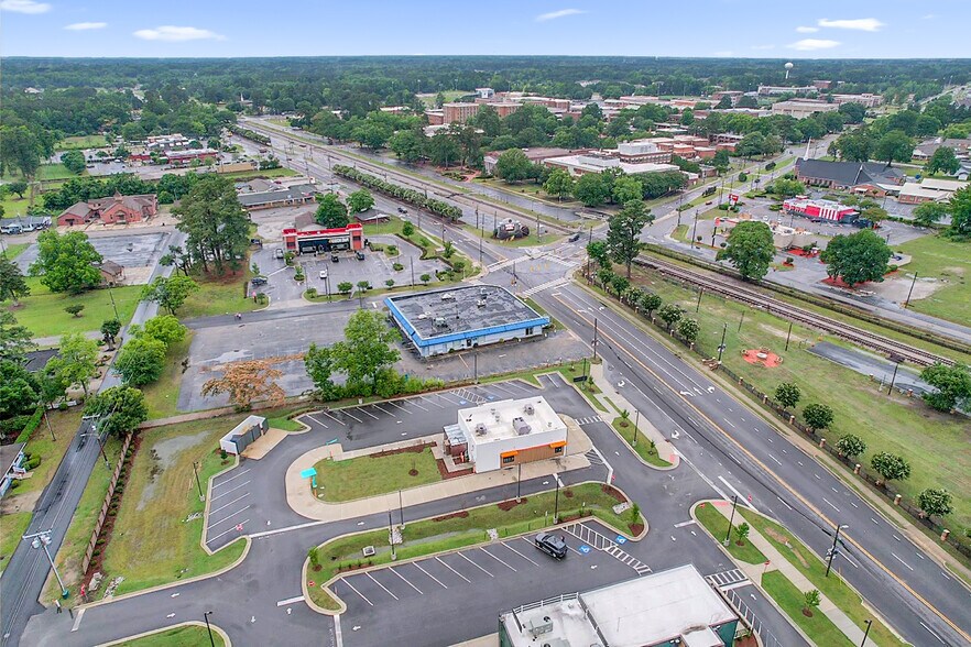 507 W 3rd St, Pembroke, NC à vendre - Photo de l’immeuble – Image 3 sur 43