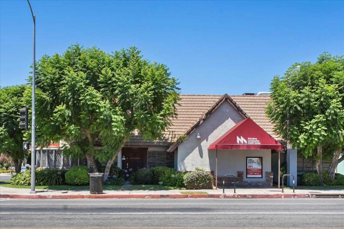 9401 reseda Blvd, Northridge, CA à vendre Photo de l’immeuble– Image 1 sur 13