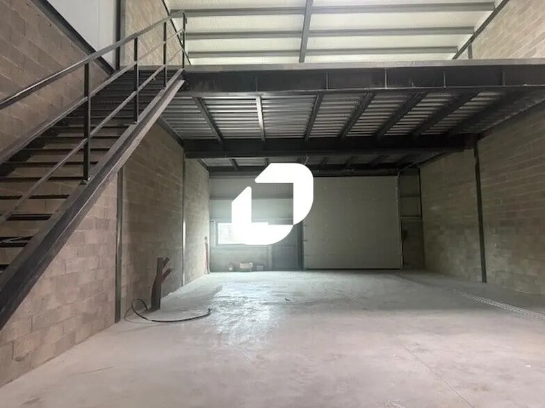 Local d'activités dans Ennery à vendre - Photo de l’immeuble – Image 3 sur 21