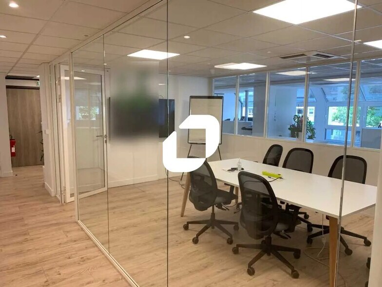 Bureau dans Sèvres à louer - Photo de l’immeuble – Image 1 sur 7