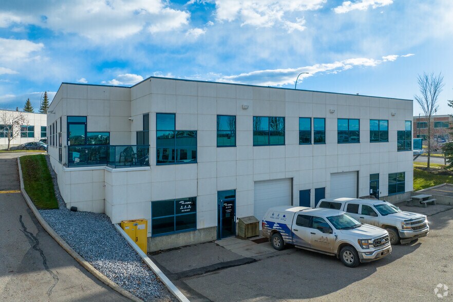 3140 114th Ave SE, Calgary, AB à louer - Photo de l’immeuble – Image 2 sur 6