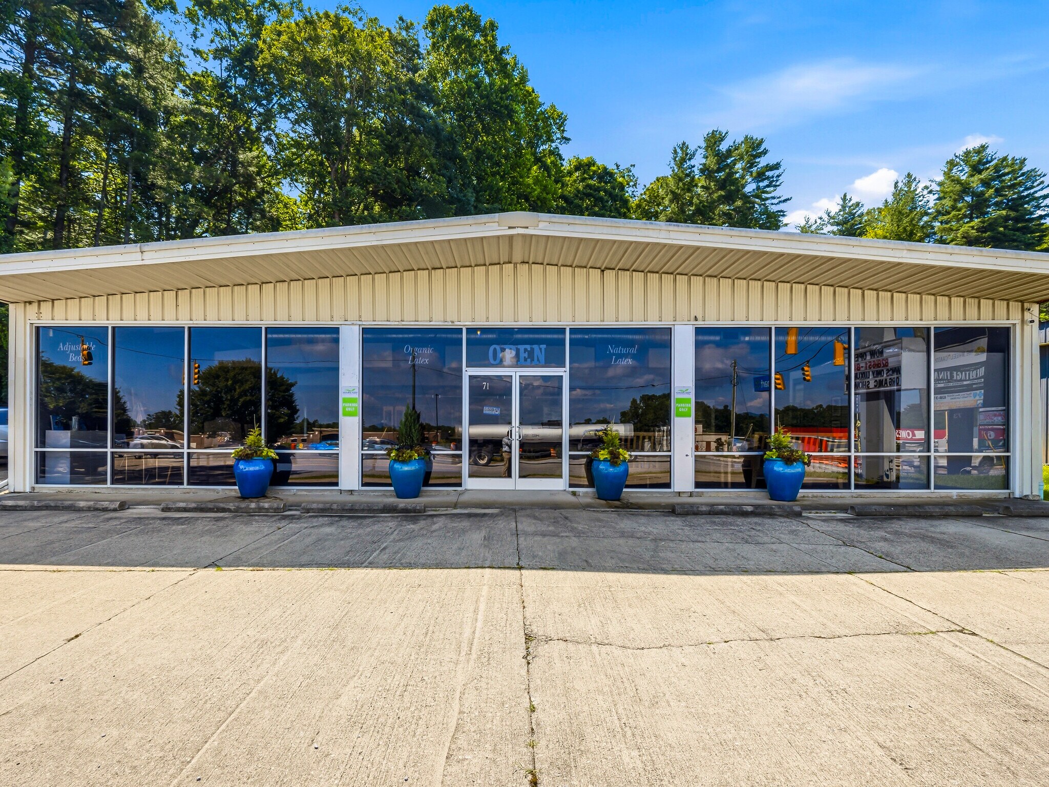 71 Airport Rd, Arden, NC à vendre Photo de l’immeuble– Image 1 sur 21