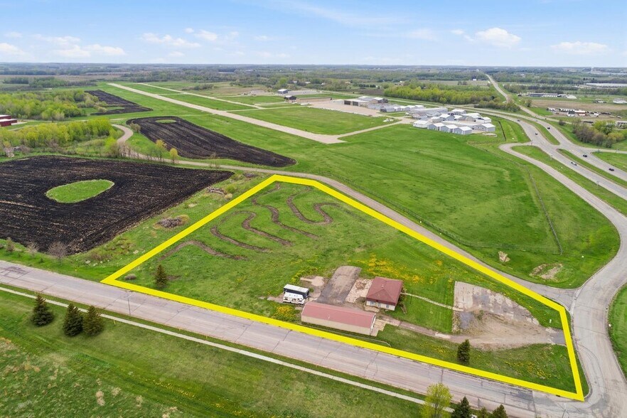 2900 Airport Dr, Faribault, MN à vendre - Photo de l’immeuble – Image 2 sur 26